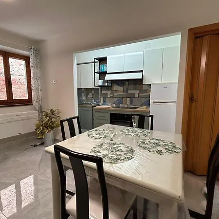 Veravista Apartment *
